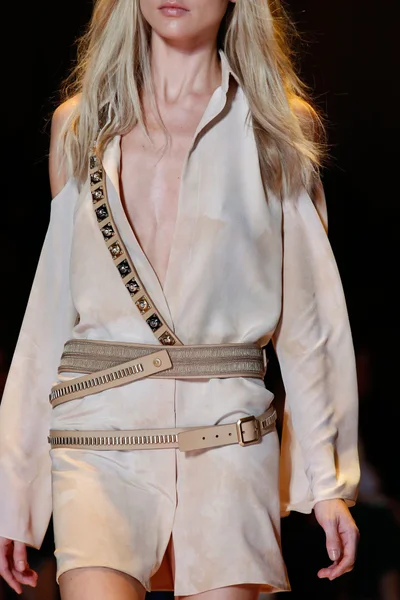 Look 13